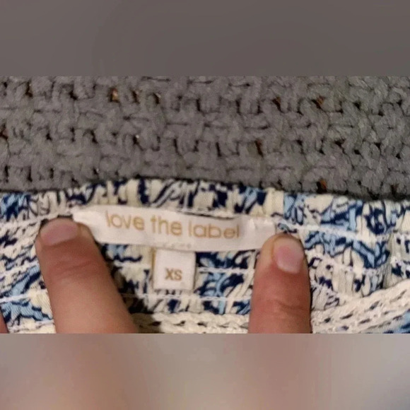 Love the Label Embroidered Puffy long Sleeved cropped shirt size XS - Picture 5 of 10